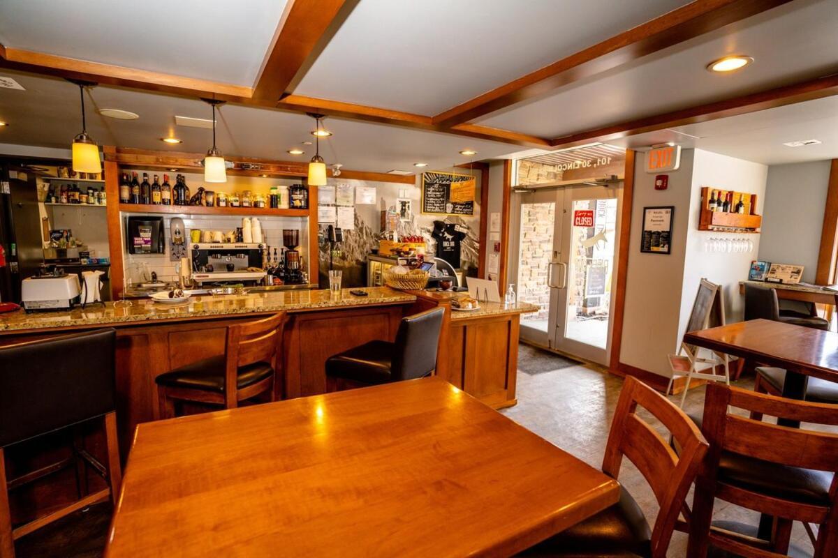 The Raven Suite At Stoneridge Mountain Resort Канмор Екстериор снимка